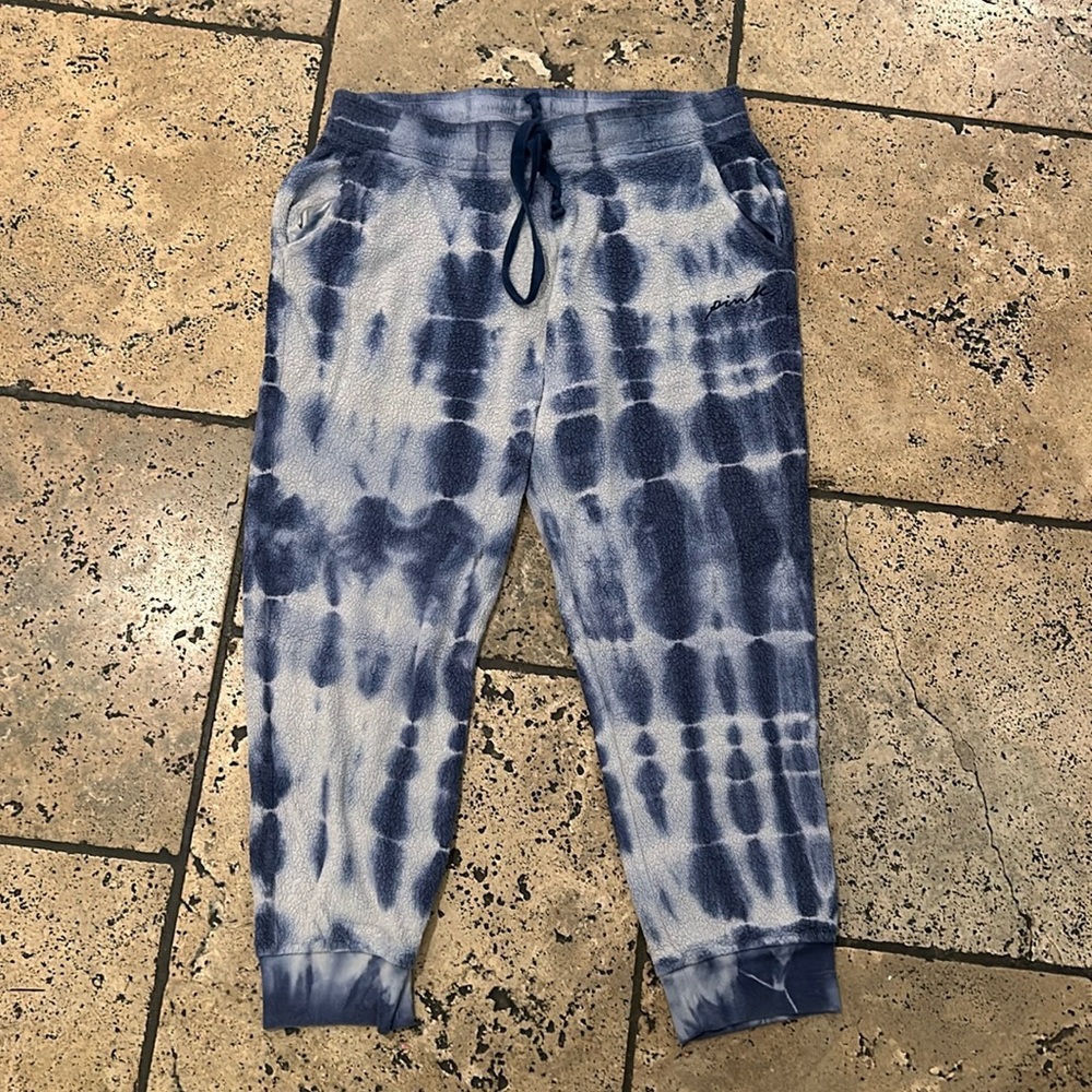 Women’s tie die blue and white sweatpants! Size Large. Very cozy